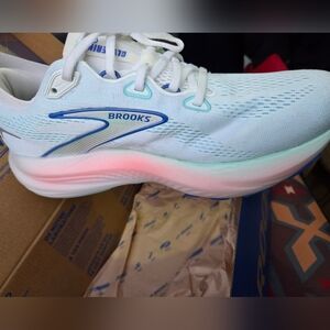 Brooks Women's White and Blue Running Shoes Size 9 WIDE.